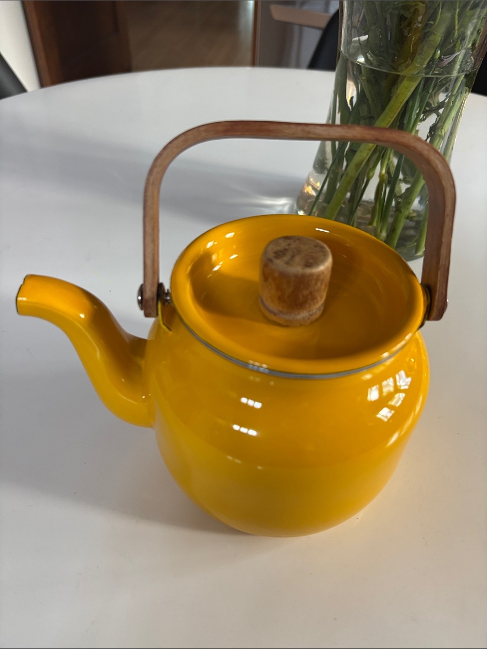 Yellow vintage enamel Teapot with Wooden Handle in excellent condition!
